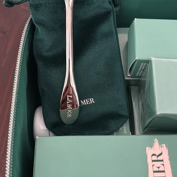 La Mer Skincare Set in Green Case - Picture 3 of 8